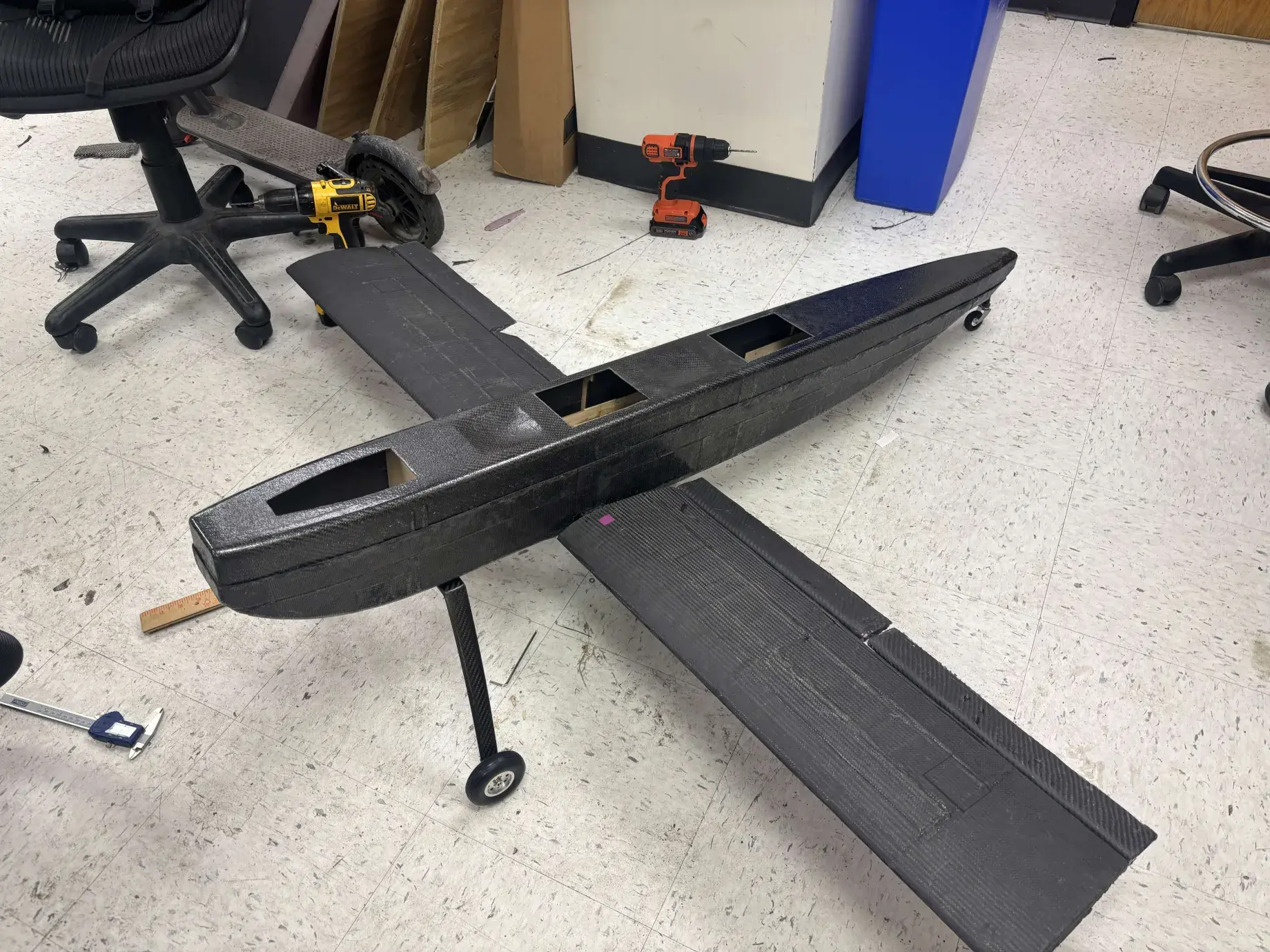 Cuts on the fuselage for payload entry